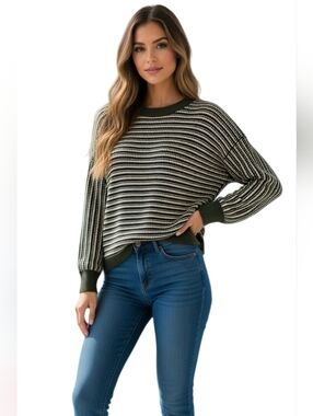 Cyrus Black and Cream Women's Crewneck Sweater(size:M)